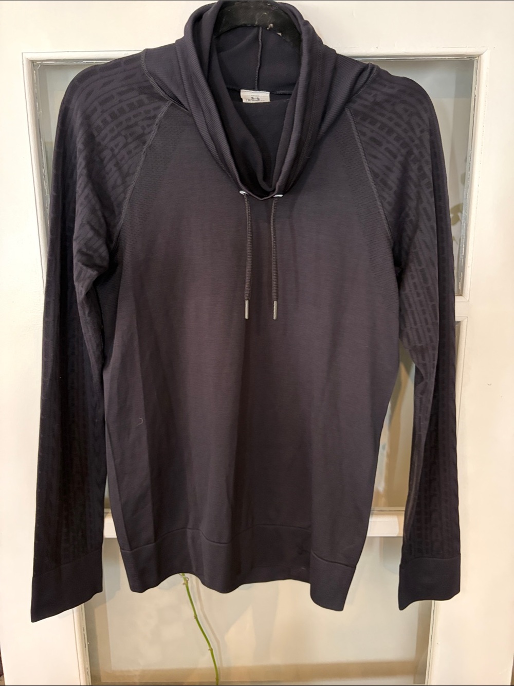 NWT Under Armour UA Seamless Funnel Neck Pullover Black S |